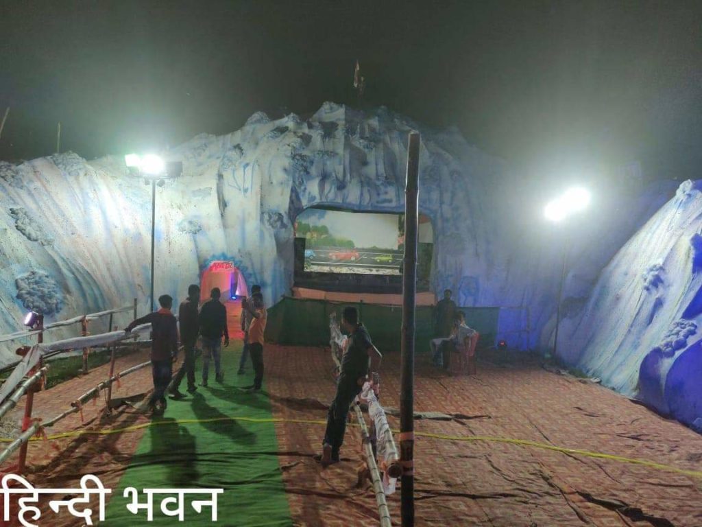 हिंदी भवन दुर्गा पूजा पंडाल का द्वार 