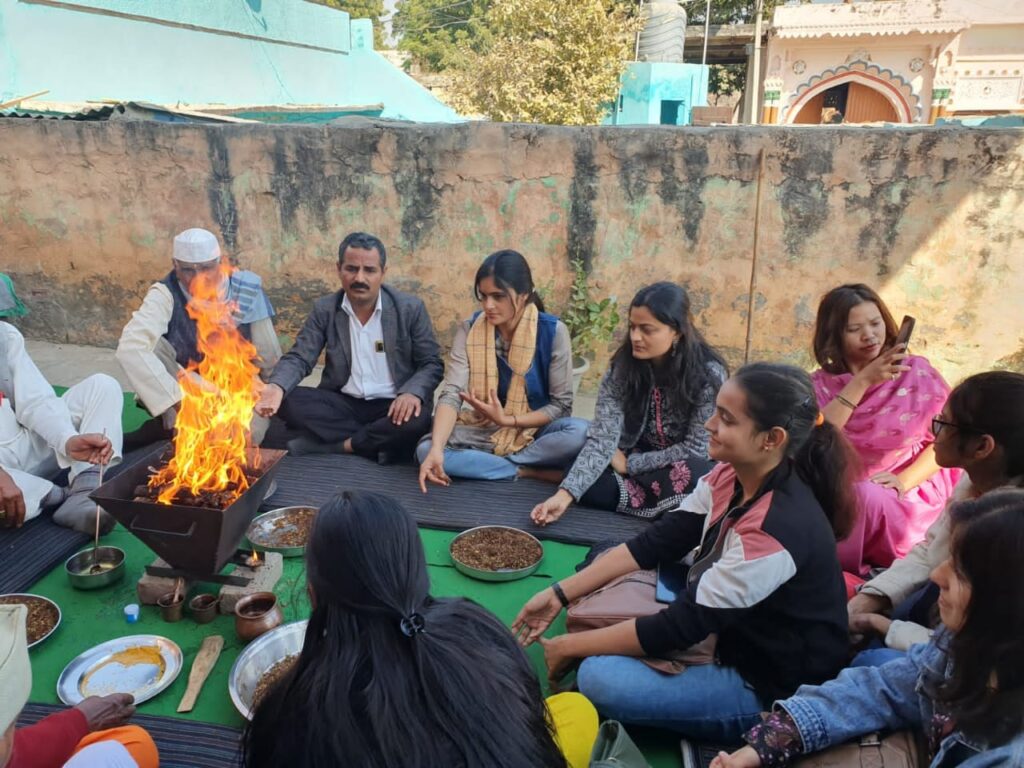 ‘bainkon mein nahin, skoolon mein palata hai bhaarat ka bhavishy’- pro.vinod naagar