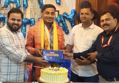पूर्वांचल के लोकप्रिय एंकर अभय तिवारी का जन्मदिन धूमधाम से मनाया गया