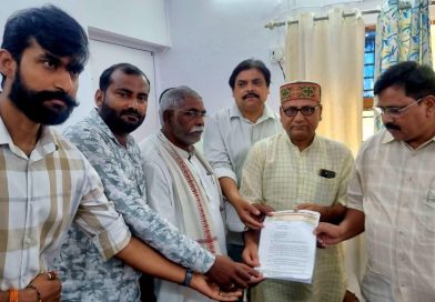 स्मार्ट मीटरों से बढ़ती समस्याओं पर सौंपा गया ज्ञापन, उपभोक्ताओं में रोष