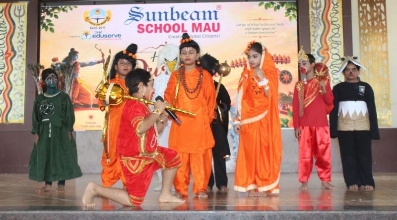 सा रे गा मा पा’ में चयनित मऊ के दुर्गेश यादव का सनबीम स्कूल में भव्य सम्मान, रामलीला ने मोहा मन